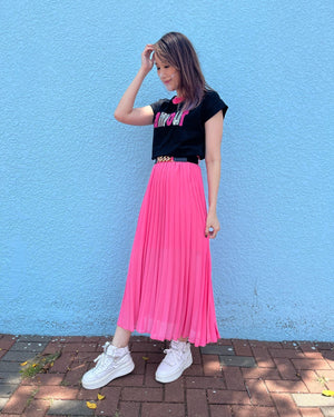 Italy 🇮🇹 Pink Skirt with Chain Belt