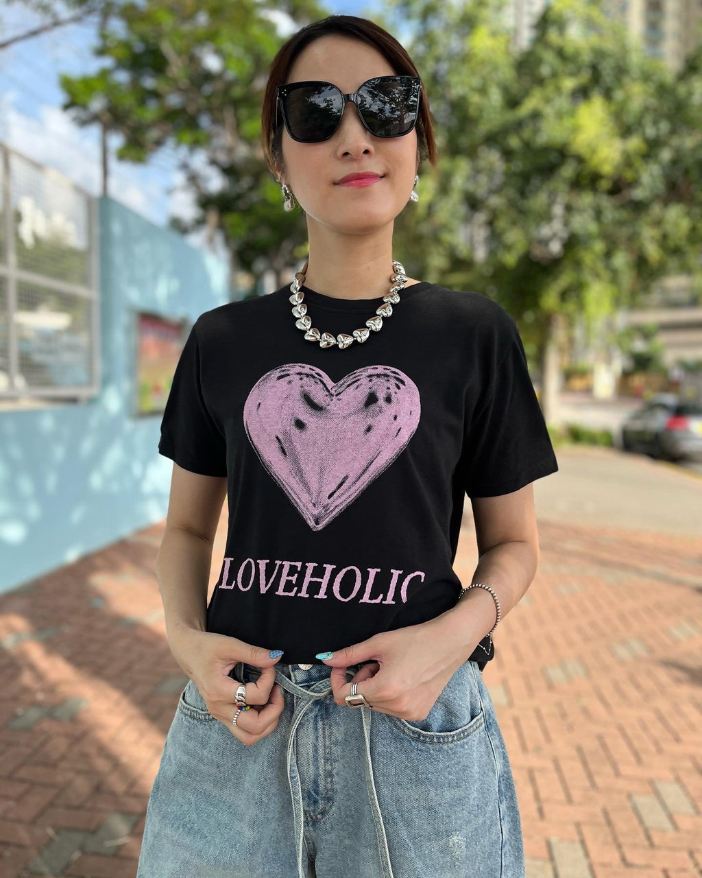 Loveholic Tee