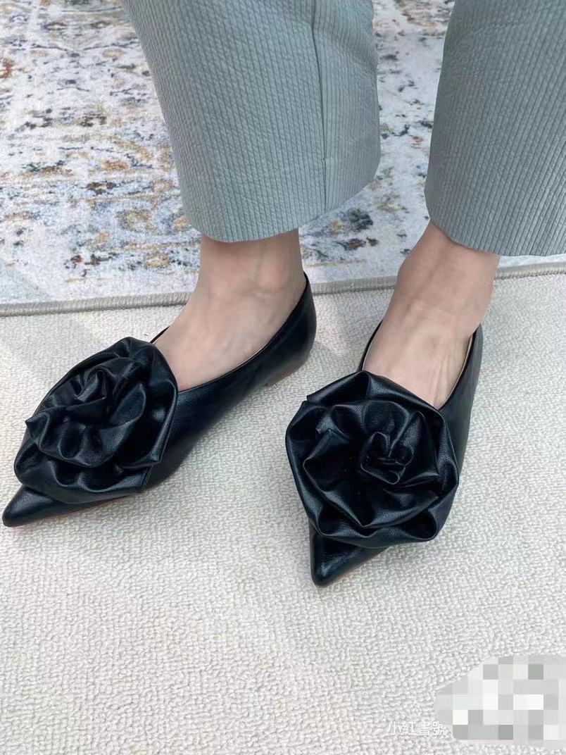 Rose Pointed Leather Shoes